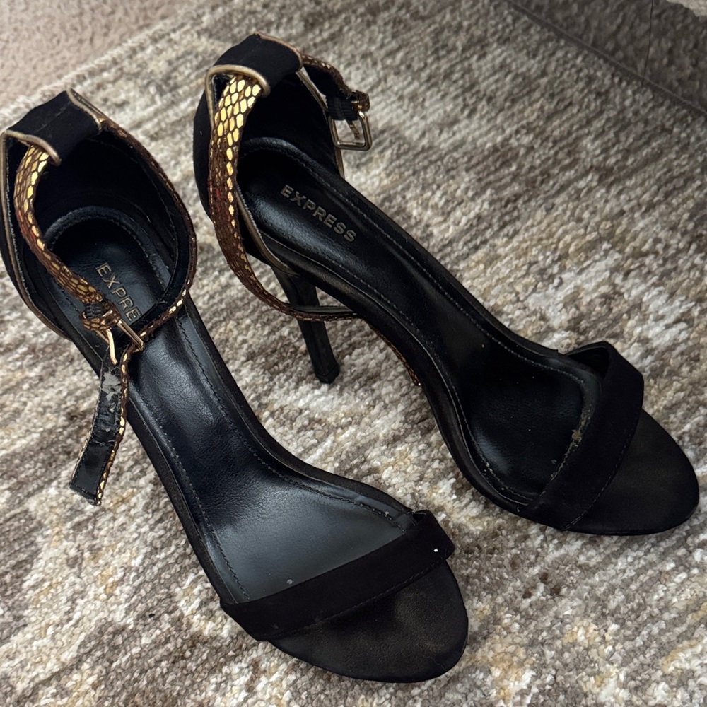 Express Elegant Black and Gold Heels